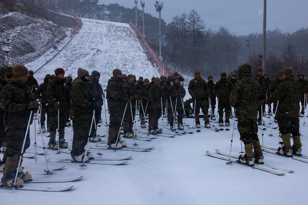 Korea Viper 26.1 | V16 Conducts Cold Weather Training Alongside ROK Marines