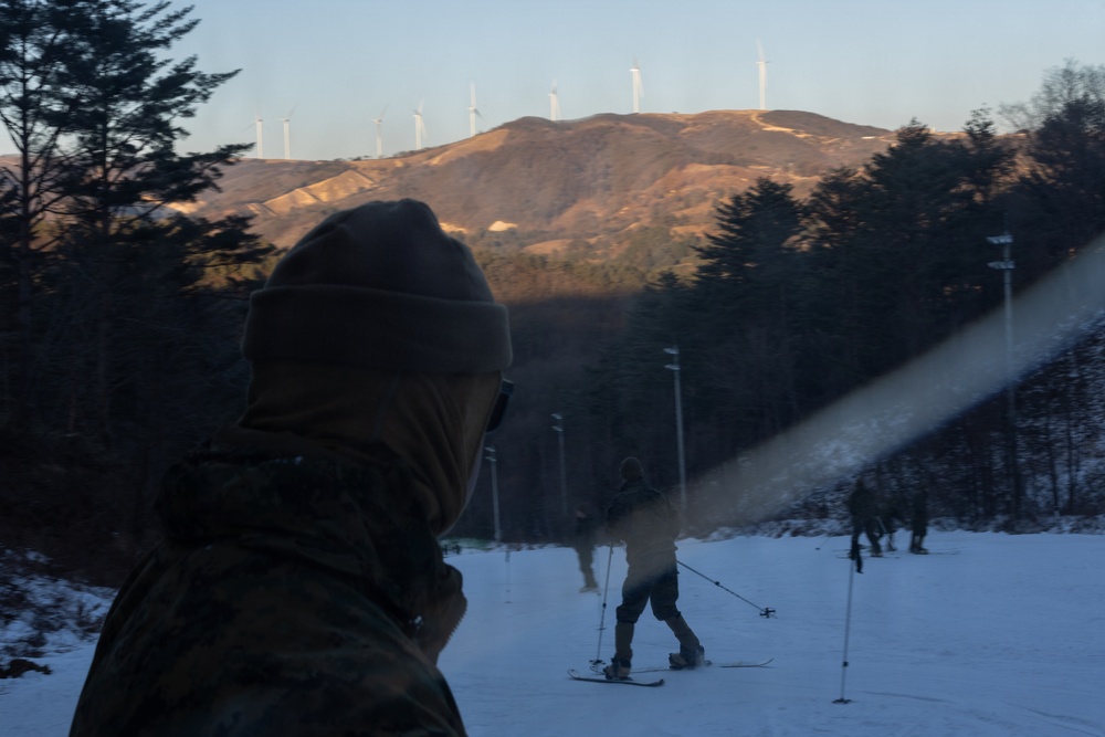 Korea Viper 26.1 | V16 Conducts Cold Weather Training Alongside ROK Marines