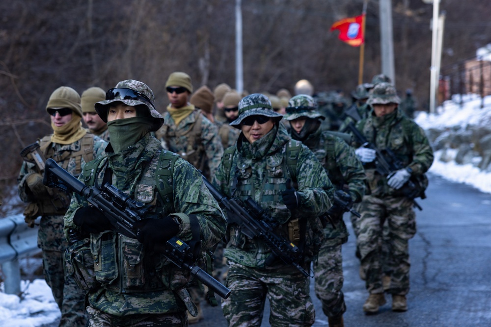 Korea Viper 26.1 | V16 Conducts 20k Hike up Elevation Alongside ROK Marines