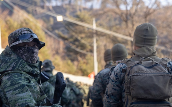 Korea Viper 26.1 | V16 Conducts 20k Hike up Elevation Alongside ROK Marines