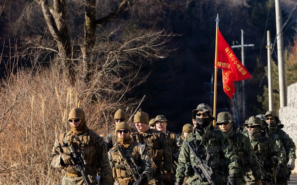 Korea Viper 26.1 | V16 Conducts 20k Hike up Elevation Alongside ROK Marines