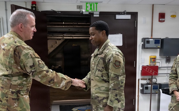 18th Air Force Leaders Visit 515th AMOW at JBPHH