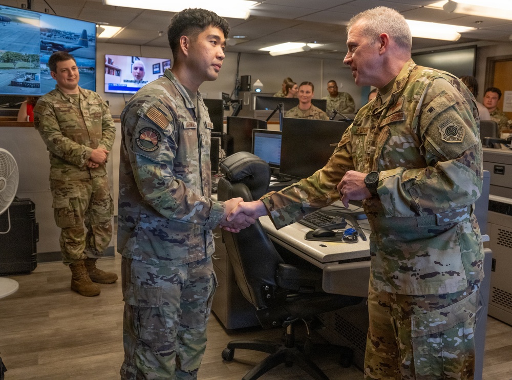 18th Air Force Leaders Visit 515th AMOW at JBPHH