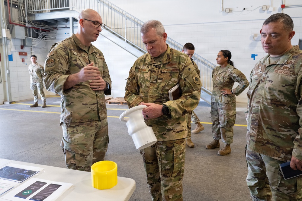 18th Air Force Leaders Visit 515th AMOW at JBPHH
