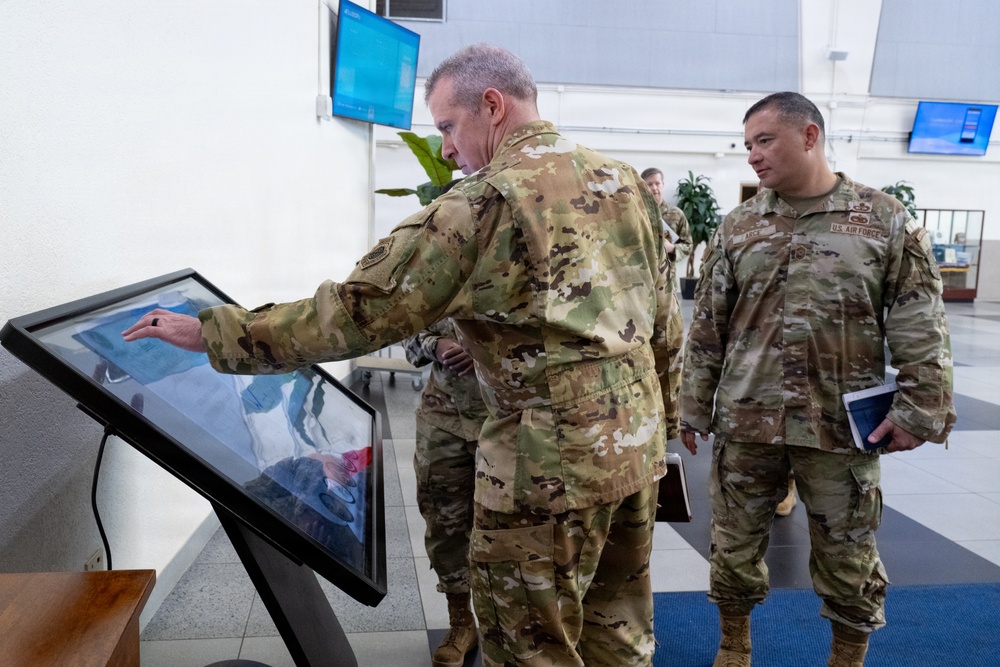 18th Air Force Leaders Visit 515th AMOW at JBPHH