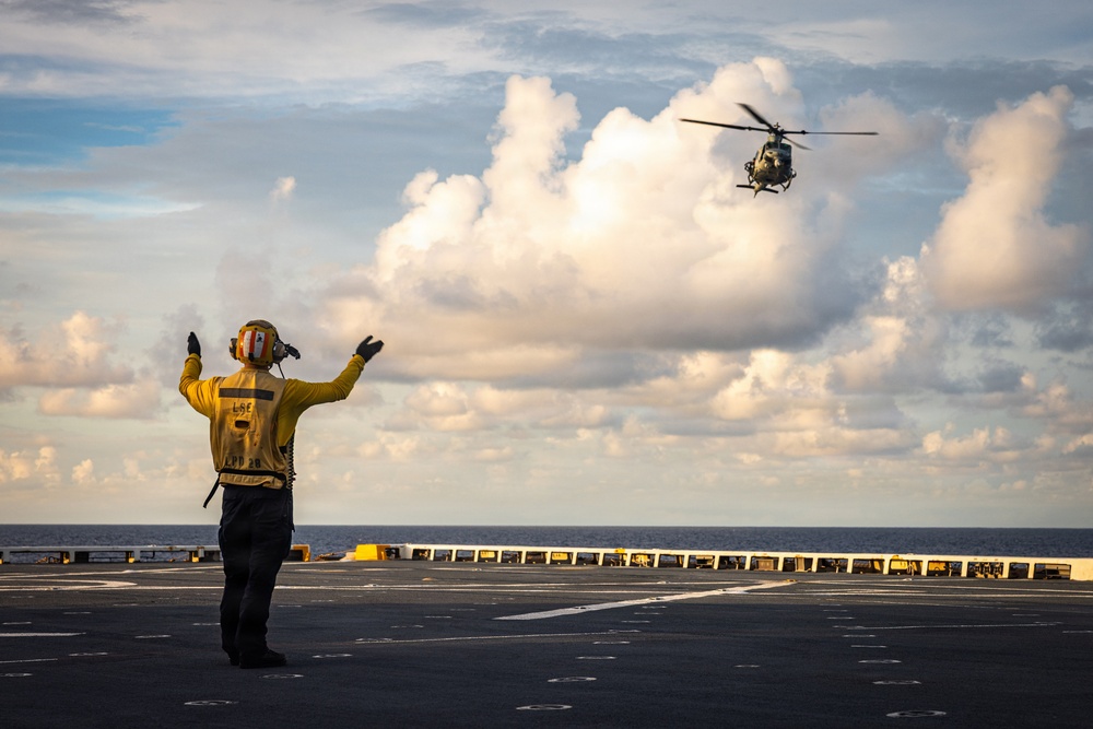 22ND MEU (SOC) | Night Flight Operations USS Fort Lauderdale
