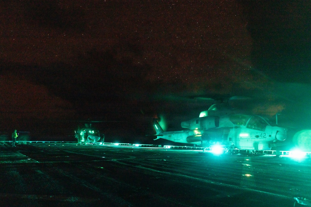 22ND MEU (SOC) | Night Flight Operations USS Fort Lauderdale