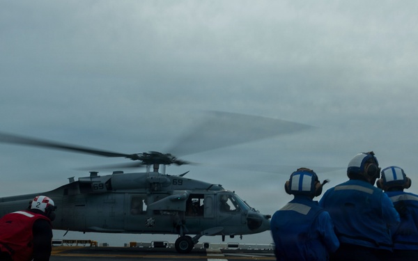 11th MEU Marines, Sailors Conduct Deck Landing Qualifications Aboard USS Boxer