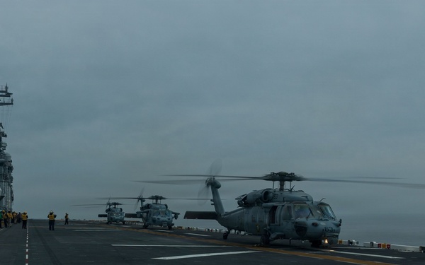 11th MEU Marines, Sailors Conduct Deck Landing Qualifications Aboard USS Boxer