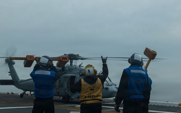 11th MEU Marines, Sailors Conduct Deck Landing Qualifications Aboard USS Boxer