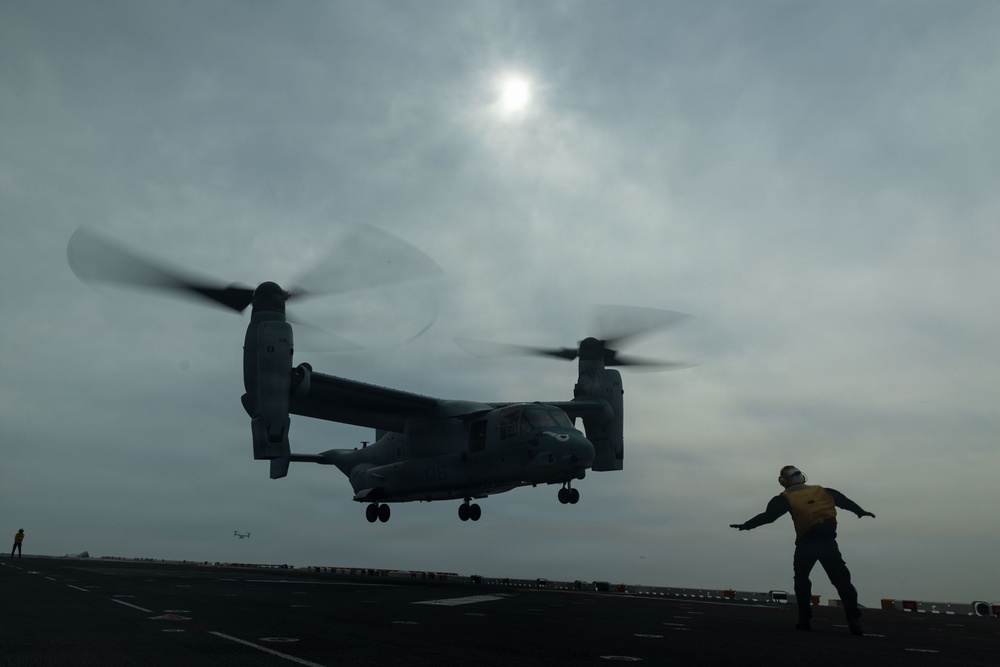 11th MEU Marines, Sailors Conduct Deck Landing Qualifications Aboard USS Boxer