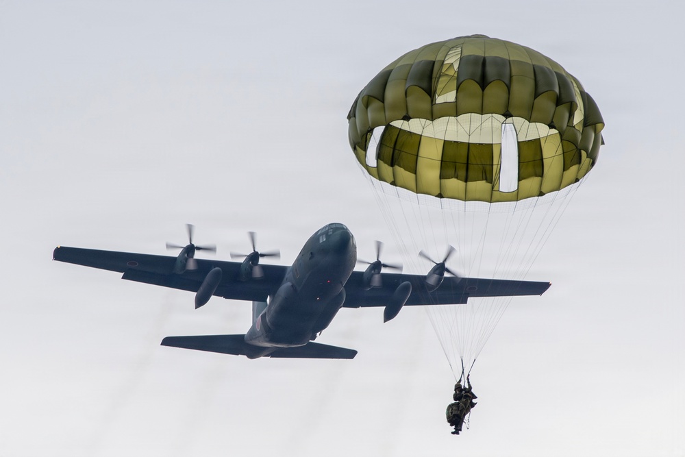 Yokota supports first JGSDF-hosted multinational airborne exercise