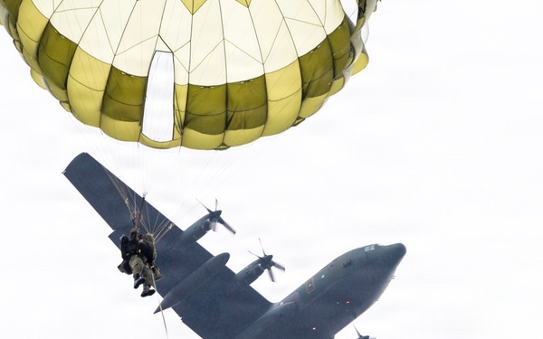 Yokota supports first JGSDF-hosted multinational airborne exercise