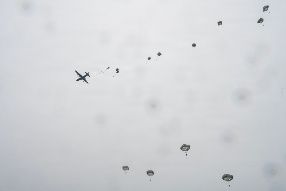 Yokota supports first JGSDF-hosted multinational airborne exercise