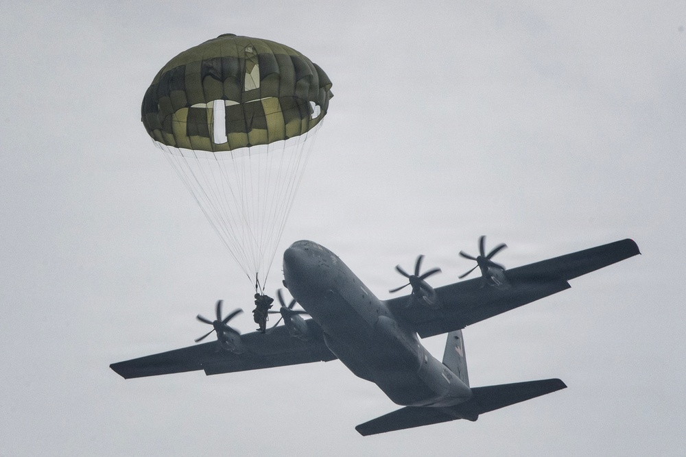 Yokota supports first JGSDF-hosted multinational airborne exercise