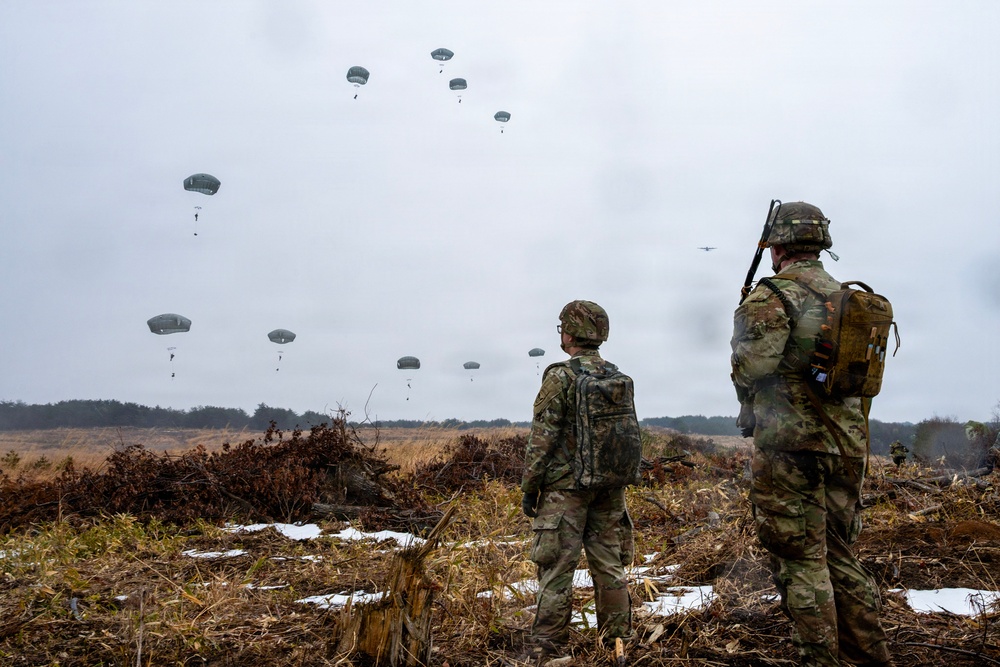 Yokota supports first JGSDF-hosted multinational airborne exercise