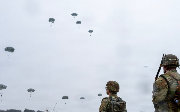 Yokota supports first JGSDF-hosted multinational airborne exercise
