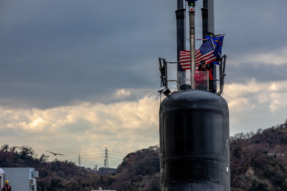 USS Seawolf (SSN 21) arrives at Fleet Activities Yokosuka