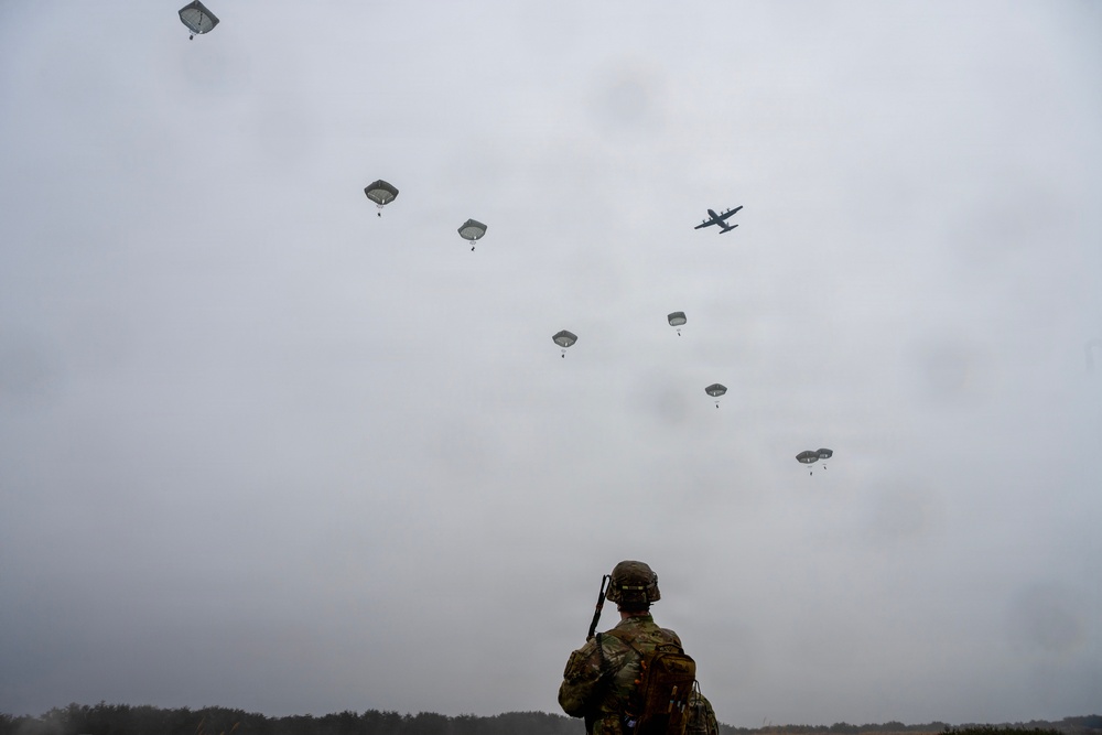 Yokota supports first JGSDF-hosted multinational airborne exercise