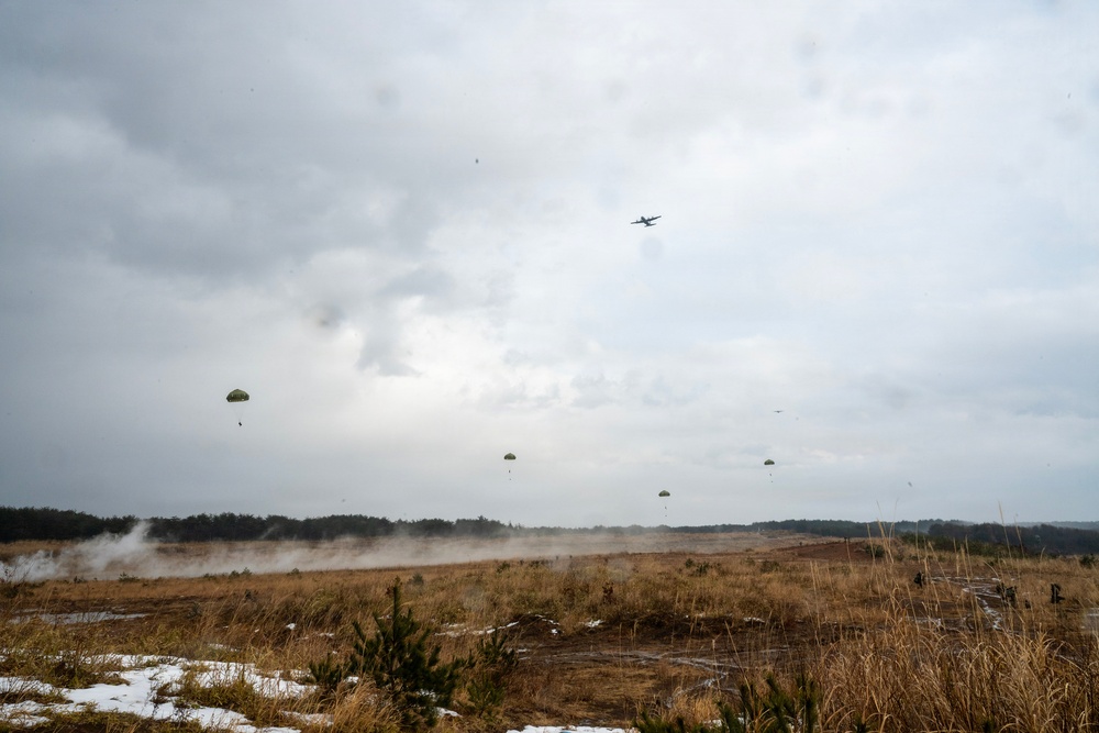 Yokota supports first JGSDF-hosted multinational airborne exercise