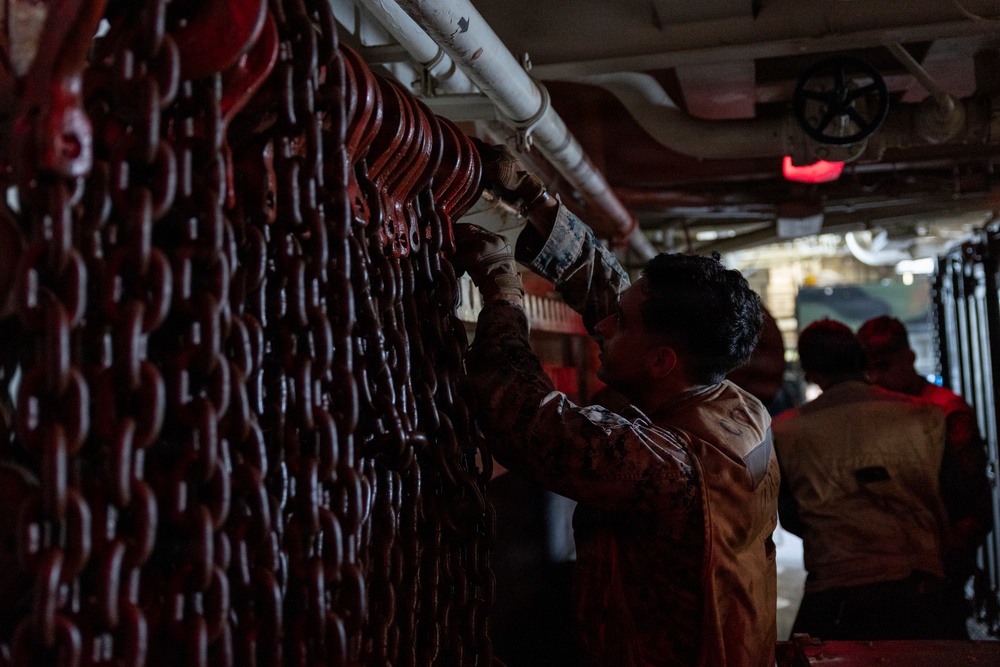 11th MEU Marines, Sailors Conduct Ship to Shore Operations Aboard USS Boxer