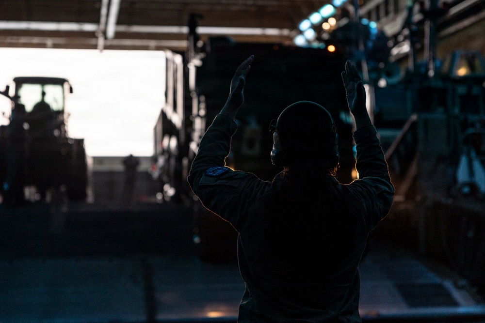 11th MEU Marines, Sailors Conduct Ship to Shore Operations Aboard USS Boxer