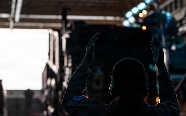 11th MEU Marines, Sailors Conduct Ship to Shore Operations Aboard USS Boxer