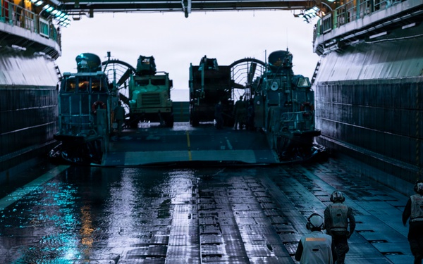 11th MEU Marines, Sailors Conduct Ship to Shore Operations Aboard USS Boxer