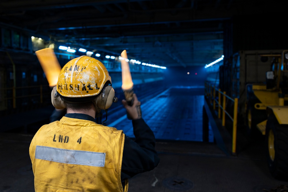 11th MEU Marines, Sailors Conduct Ship to Shore Operations Aboard USS Boxer