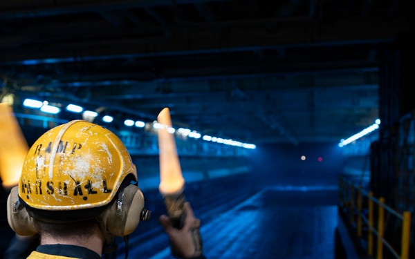 11th MEU Marines, Sailors Conduct Ship to Shore Operations Aboard USS Boxer