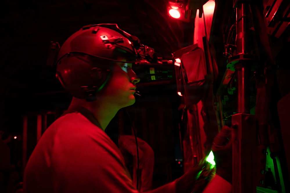 16th EAS conducts joint cargo mission within CENTCOM AOR