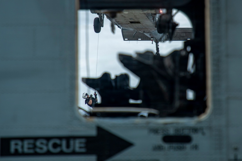 HCS 25 Conducts Dynamic Hoisting Exercises Aboard USS Tripoli