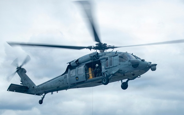 HCS 25 Conducts Dynamic Hoisting Exercises Aboard USS Tripoli