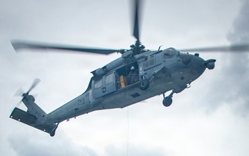 HCS 25 Conducts Dynamic Hoisting Exercises Aboard USS Tripoli