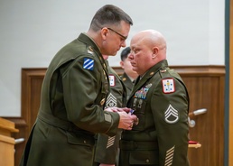 Fort Leonard Wood Soldier receives Purple Heart, credits U.S. Army training for skilled reaction to IED attack in Afghanistan