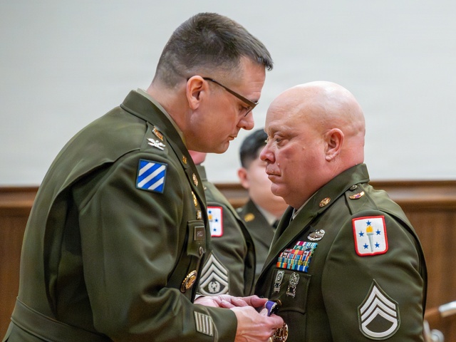 Fort Leonard Wood Soldier receives Purple Heart, credits U.S. Army training for skilled reaction to IED attack in Afghanistan