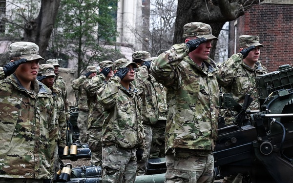 VNG field artillery honor new governor with 19-gun salute