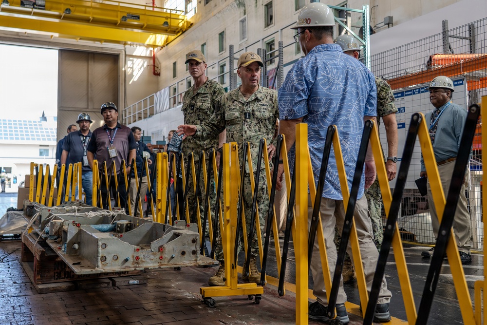 VCNO visit Pearl Harbor Naval Shipyard &amp; Intermediate Maintenance Facility