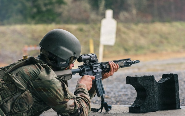 1st Special Forces Group (Airborne) Soldiers conduct marksmanship training
