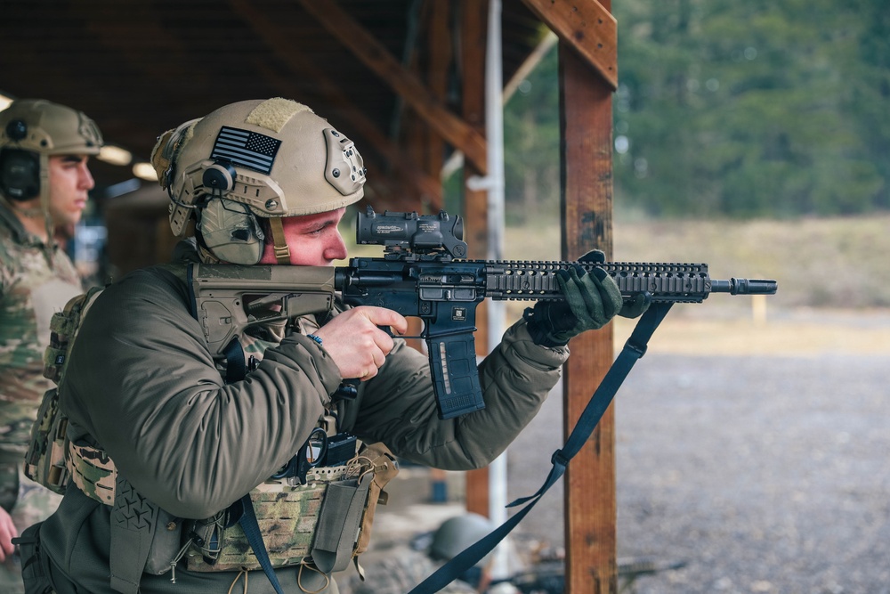 1st Special Forces Group (Airborne) Soldiers conduct marksmanship training
