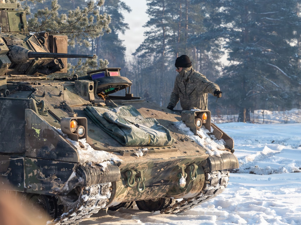 3-8 Conducts STX with M2A3 Bradley fighting vehicles