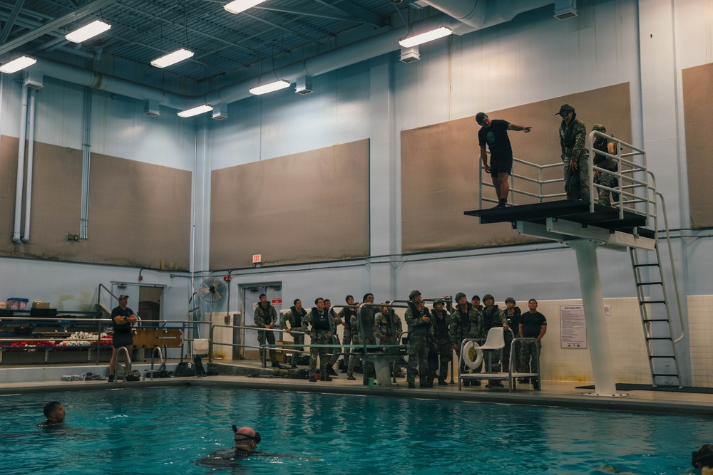 1st Special Forces Group (Airborne) Soldiers conduct Helocast training