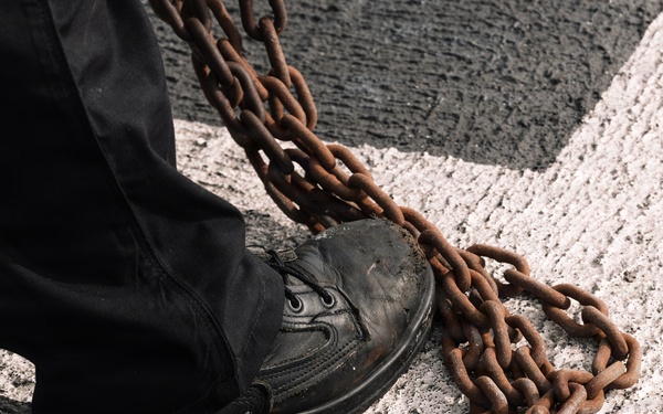 11th MEU Marines and Sailors conduct flight deck operations aboard USS Portland