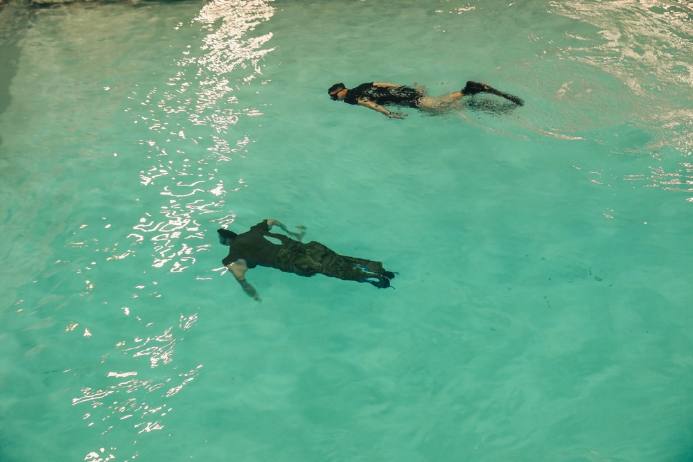 1st Special Forces Group (Airborne) Soldiers conduct Helocast training