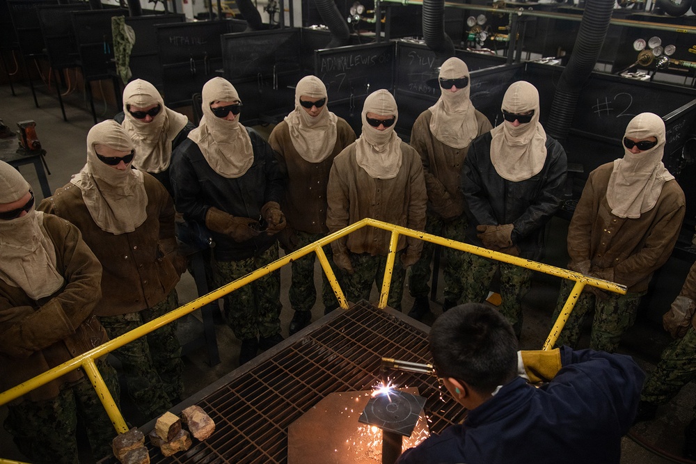 Surface Warfare Engineering School Command (SWESC) Great Lakes Instructors Train Next Generation of Naval Hull Maintenance Technicians