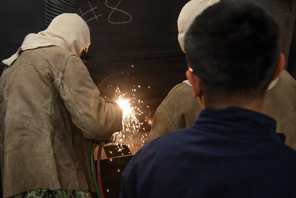 Surface Warfare Engineering School Command (SWESC) Great Lakes Instructors Train Next Generation of Naval Hull Maintenance Technicians