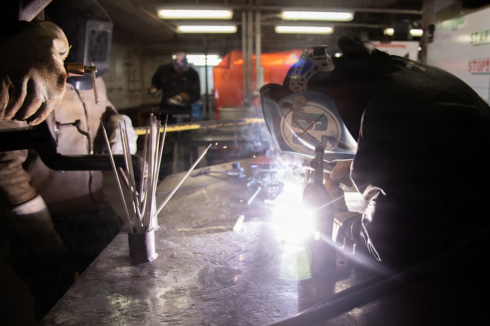 Surface Warfare Engineering School Command (SWESC) Great Lakes Instructors Train Next Generation of Naval Hull Maintenance Technicians