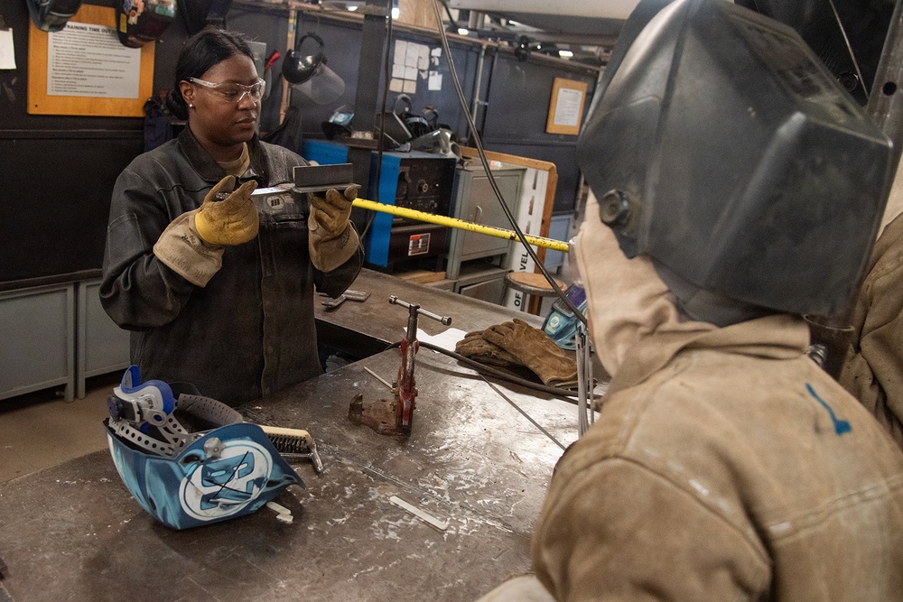 Surface Warfare Engineering School Command (SWESC) Great Lakes Instructors Train Next Generation of Naval Hull Maintenance Technicians