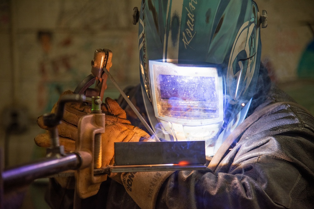 Surface Warfare Engineering School Command (SWESC) Great Lakes Instructors Train Next Generation of Naval Hull Maintenance Technicians