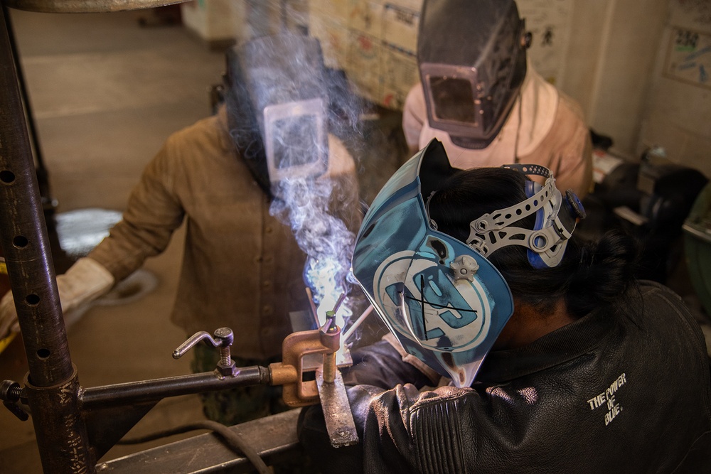 Surface Warfare Engineering School Command (SWESC) Great Lakes Instructors Train Next Generation of Naval Hull Maintenance Technicians